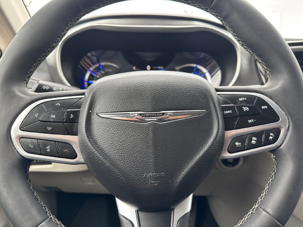 Used 2023 Chrysler Pacifica Touring-L FWD image 25