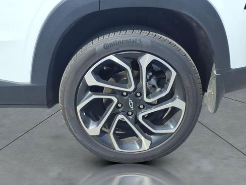 Used 2025 Chevrolet Trax RS w/ Driver Confidence Package FWD image 4