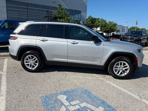 Used 2024 Jeep Grand Cherokee Laredo X w/ Luxury Tech Group I AWD/4WD image 34