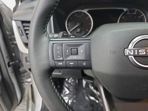 Used 2025 Nissan Rogue SV AWD/4WD image 17