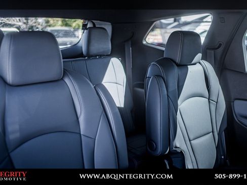 Used 2023 Buick Enclave Essence image 35