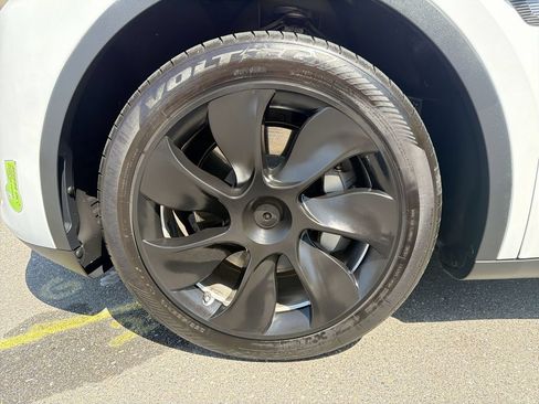 Used 2023 Tesla Model Y Long Range AWD/4WD image 19