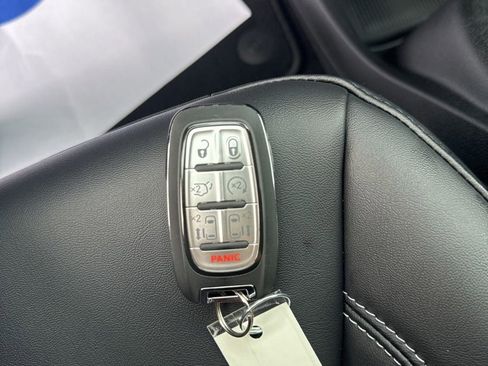 New 2026 Chrysler Pacifica Select image 36