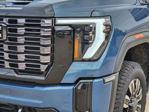Used 2025 GMC Sierra 2500 Denali Ultimate AWD/4WD image 9