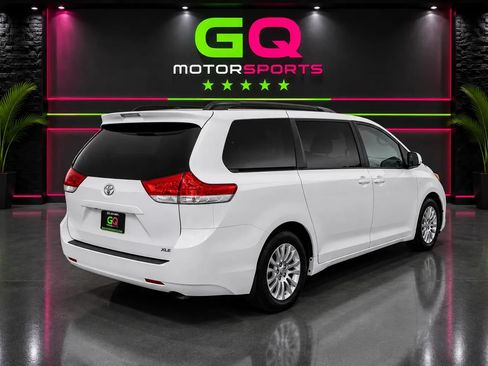 Used 2013 Toyota Sienna XLE FWD image 8