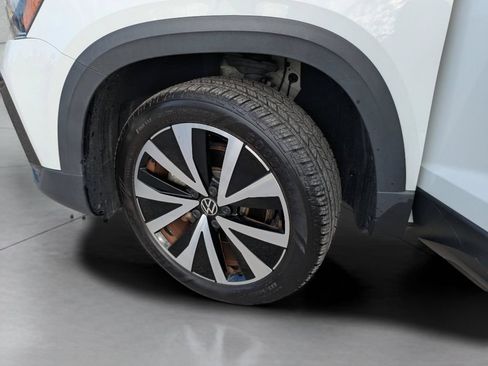 Used 2023 Volkswagen Taos SE w/ Panoramic Sunroof Package FWD image 33