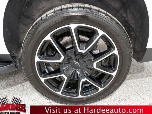 Used 2024 Chevrolet Suburban RST w/ Luxury Package image 10