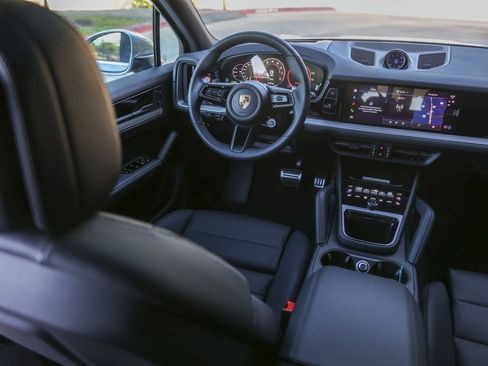 New 2026 Porsche Cayenne S AWD/4WD image 33