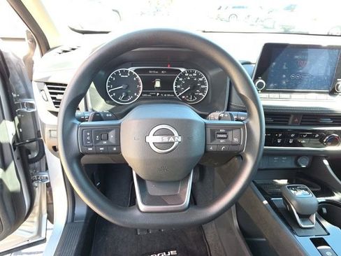 Used 2025 Nissan Rogue S image 15