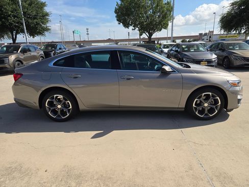 Used 2024 Chevrolet Malibu LT FWD image 2