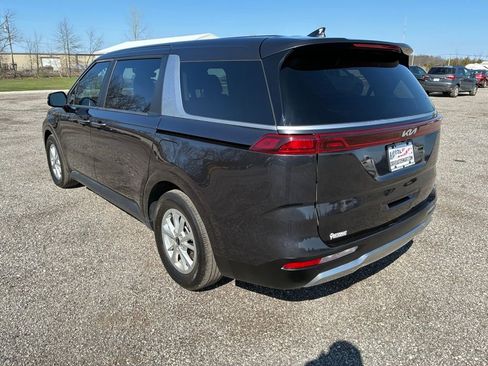 Used 2023 Kia Carnival LX FWD image 5