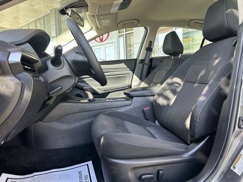 Used 2025 Nissan Altima 2.5 SV FWD image 9
