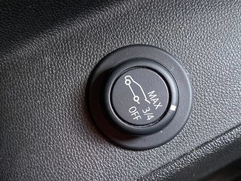 Used 2023 Chevrolet Equinox LT FWD image 28