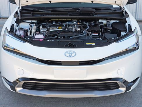Used 2025 Toyota Prius Plug-In Hybrid XSE image 7