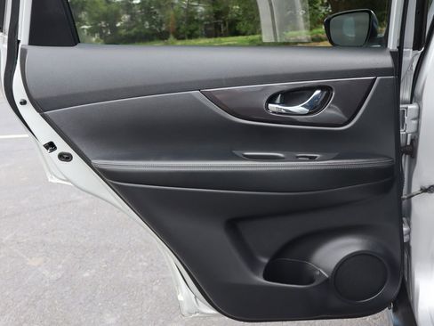 Used 2018 Nissan Rogue SV w/ Sun & Sound Touring Package image 24