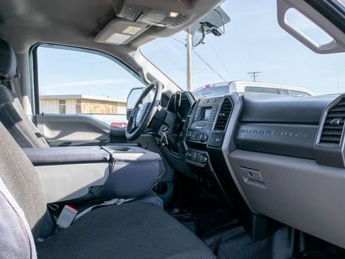 Used 2019 Ford F250 XLT w/ Camper Package image 19