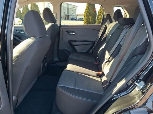 Used 2023 Nissan Rogue SV image 10