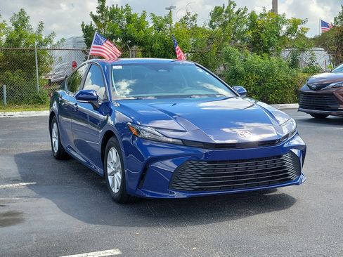 Used 2025 Toyota Camry LE w/ Convenience Package image 2