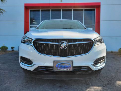 Used 2018 Buick Enclave FWD image 2