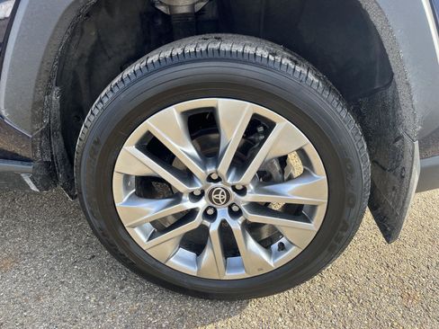 Used 2023 Toyota RAV4 XLE Premium image 35