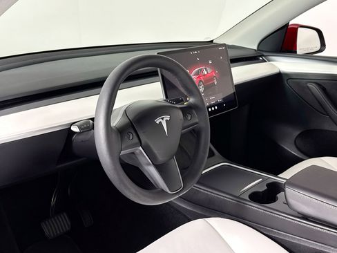 Used 2023 Tesla Model Y Long Range image 16