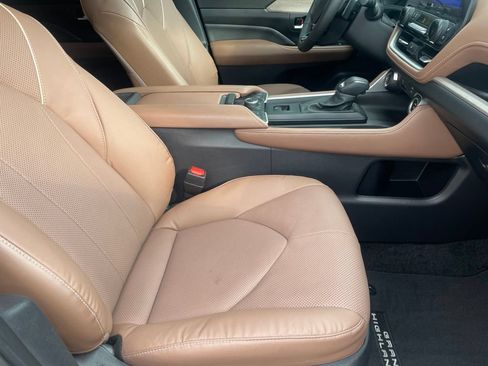 Used 2025 Toyota Grand Highlander AWD image 29