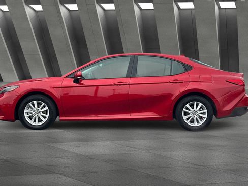 Used 2025 Toyota Camry LE image 7