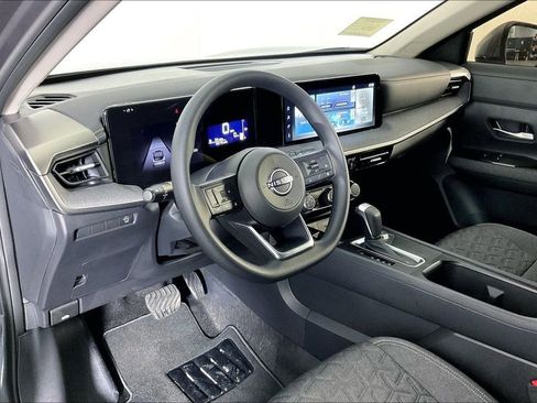 Certified 2025 Nissan Kicks SV image 18