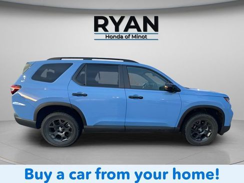 Used 2025 Honda Pilot TrailSport image 2