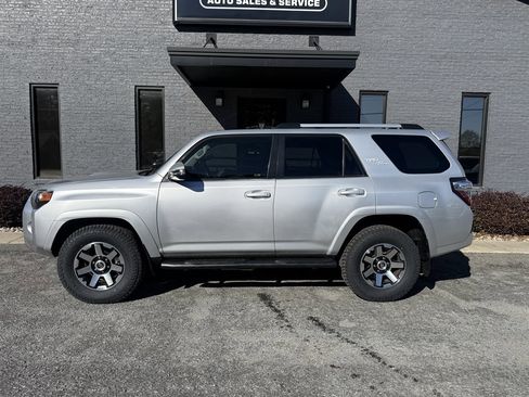 Used 2017 Toyota 4Runner TRD Off-Road Premium image 3