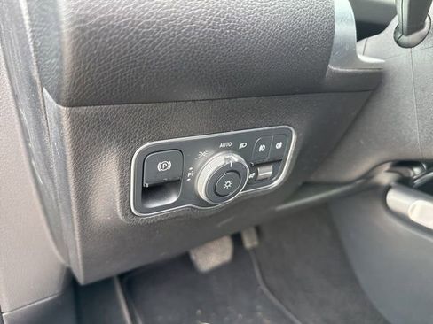 Used 2023 Mercedes-Benz GLB 250 4MATIC image 19