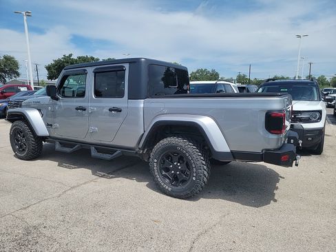 Used 2021 Jeep Gladiator Sport AWD/4WD image 2