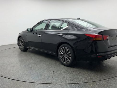 Used 2025 Nissan Altima 2.5 SV FWD image 6