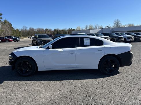 Used 2015 Dodge Charger SXT w/ AWD Premium Group image 6