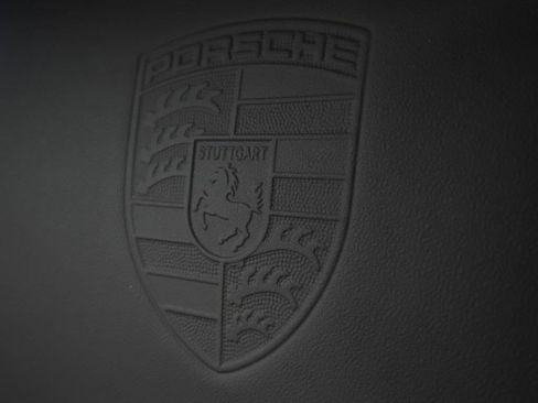 Certified 2025 Porsche Macan AWD/4WD image 37