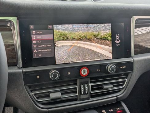 Certified 2026 Porsche Macan AWD/4WD image 19