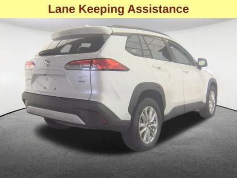 Used 2022 Toyota Corolla Cross LE AWD/4WD image 5