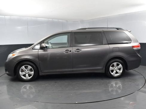 Used 2012 Toyota Sienna LE FWD image 5