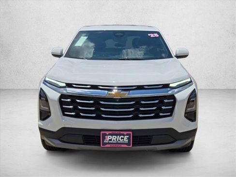 Used 2025 Chevrolet Equinox LT AWD/4WD image 2