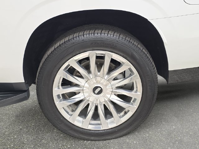 Used 2023 Cadillac Escalade ESV Premium Luxury w/ LPO, Floor Liner Package AWD/4WD image 33