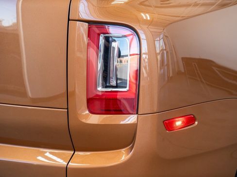 Used 2023 Rolls-Royce Cullinan w/ Cullinan Package image 30