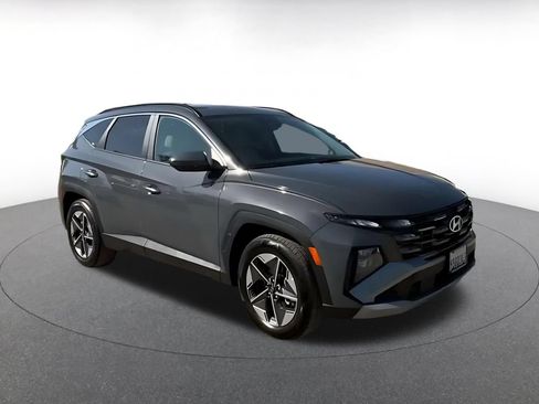 Used 2025 Hyundai Tucson SEL FWD image 2