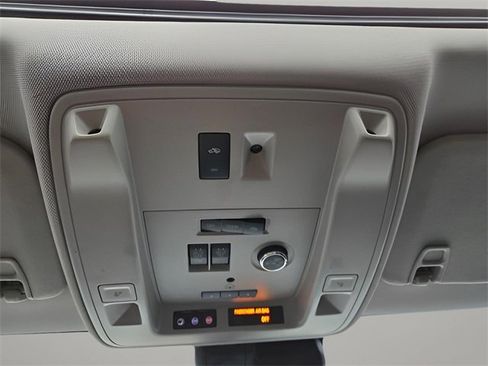 Used 2020 Cadillac Escalade Premium Luxury w/ Escalade Sport Edition image 33