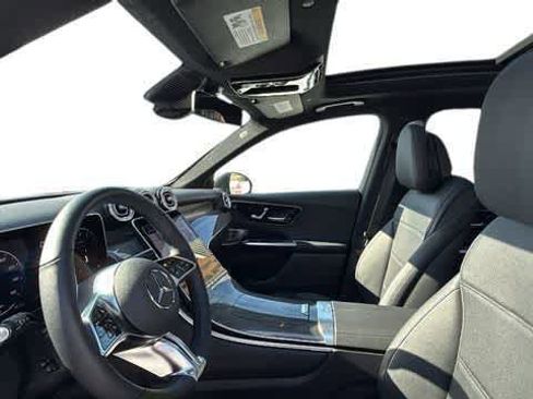 Certified 2025 Mercedes-Benz GLC 300 4MATIC image 4