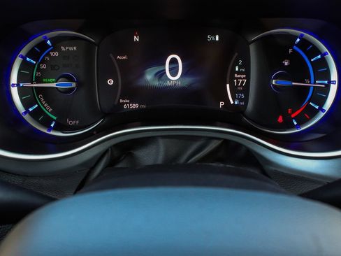 Used 2024 Chrysler Pacifica Limited FWD image 14