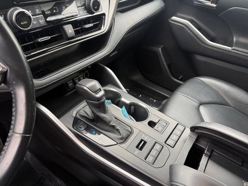 Used 2021 Toyota Highlander XLE image 13