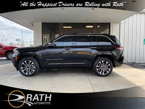 Used 2022 Jeep Grand Cherokee Overland w/ Luxury Tech Group IV AWD/4WD image 10