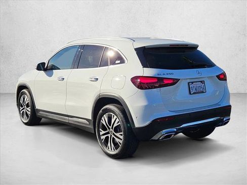 Certified 2025 Mercedes-Benz GLA 250 image 8