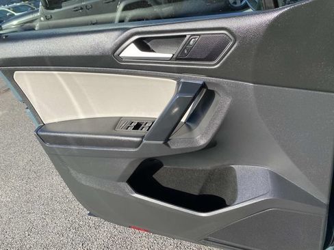 Used 2020 Volkswagen Tiguan SEL FWD image 19