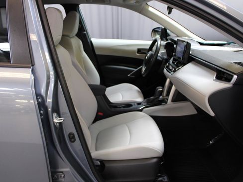 Used 2022 Toyota Corolla Cross LE w/ Black Badges Package (TMS) FWD image 38